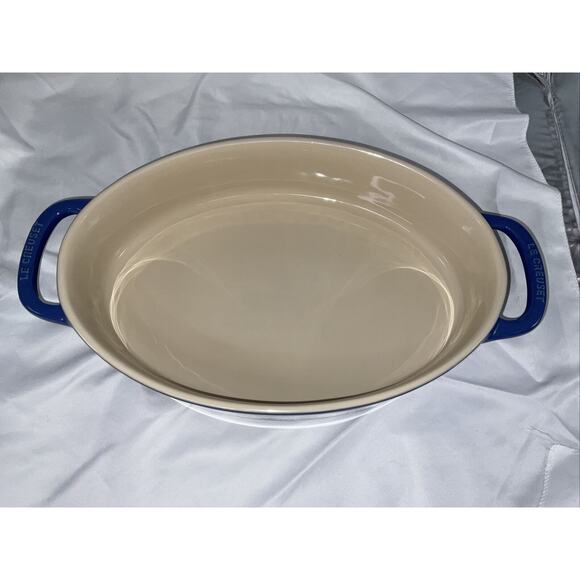 NEW LE CREUSET COBALT BLUE LOTUS OVAL CASSEROLE W/ PLATTER STONEWARE 16" - Picture 9 of 12